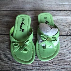 Anna toddler green thong sandal